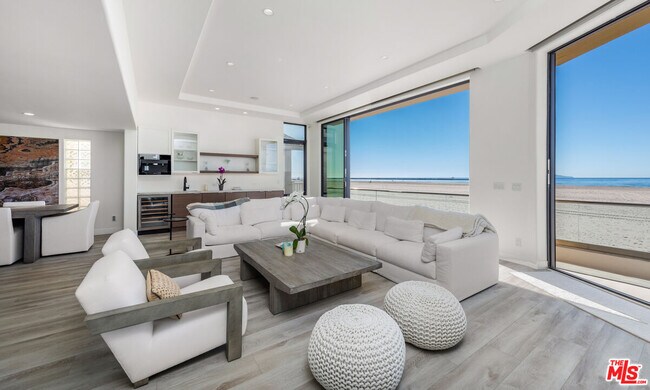Building Photo - 3461 Ocean Dr