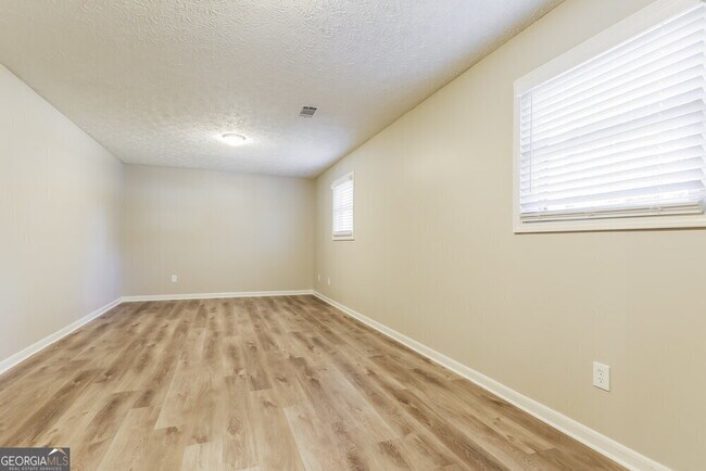 Building Photo - 3742 Holland Dr