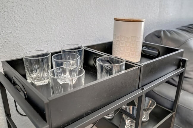 Building Photo - 8303 Palm Pkwy