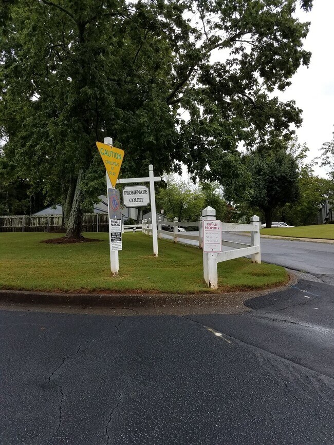 Building Photo - Great Location for Townhome in Marietta 30064