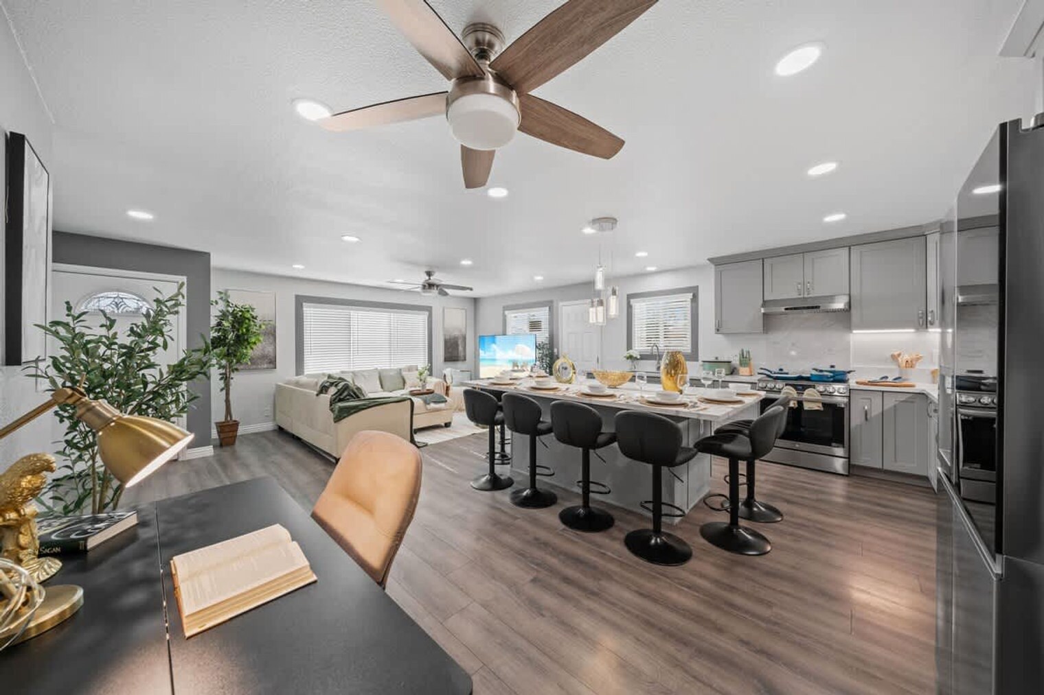 Building Photo - 10983 Parkdale Ave