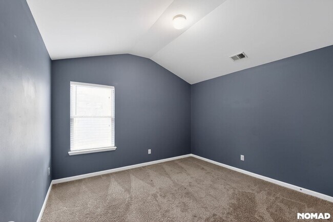 Building Photo - 1154 Paramount Dr