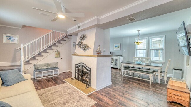 Building Photo - 120 N Newport Ave