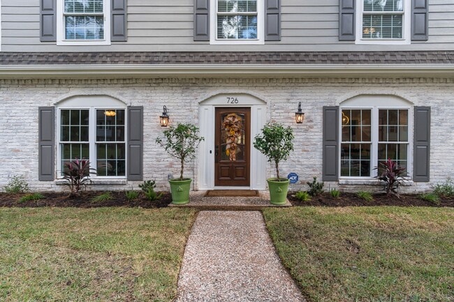 Building Photo - 726 Thistlewood Dr