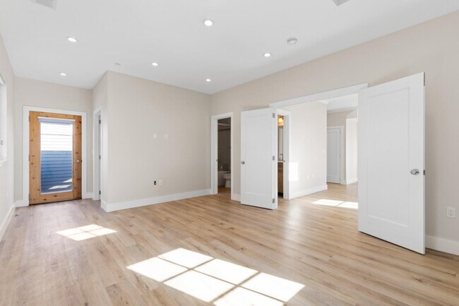 Building Photo - 193 Carmel Ave