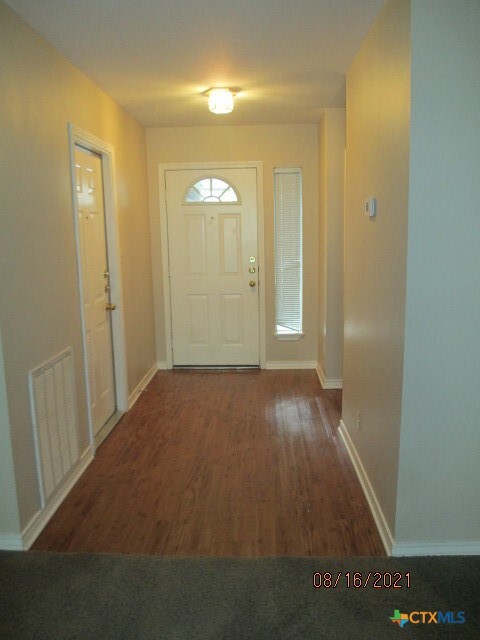 Building Photo - 104 Gemini Ct