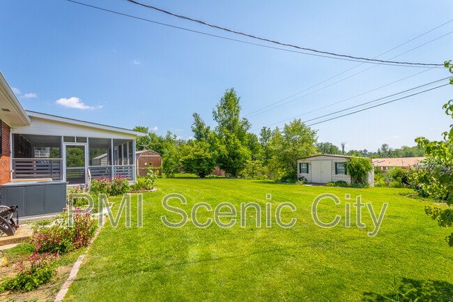 Building Photo - 8140 Holly Crest Dr