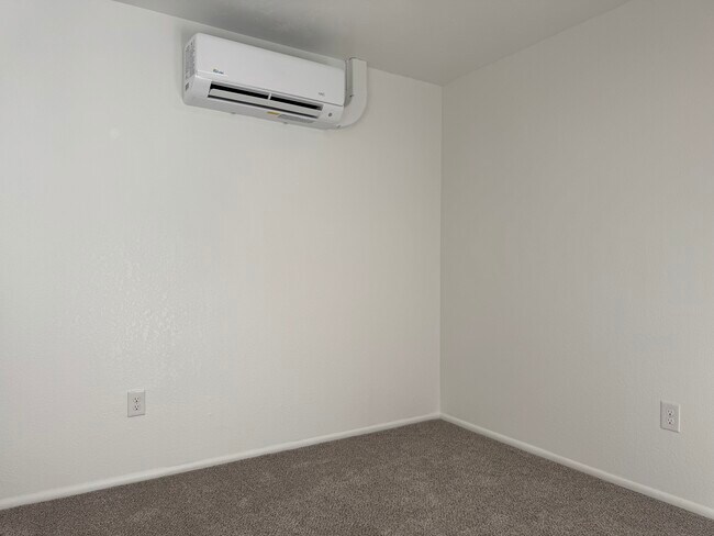 Building Photo - 903 Sunny Ln