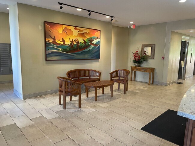 Building Photo - Gorgeous renovated high-floor apartment in great building.