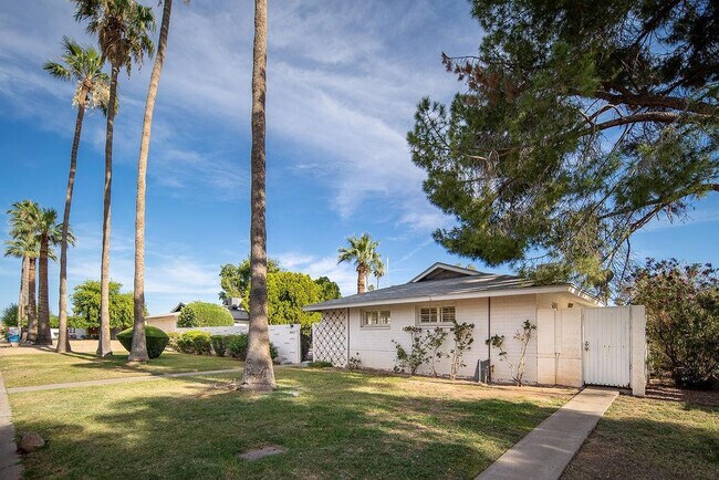 Building Photo - 3517 E Montecito Ave