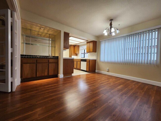 Interior Photo - 5132 Dunbar Drive