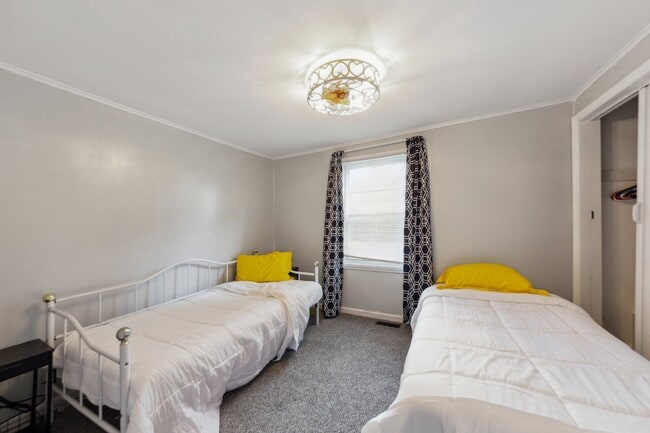 Building Photo - Charming, Fully Finished, 2 Bedroom Home w...