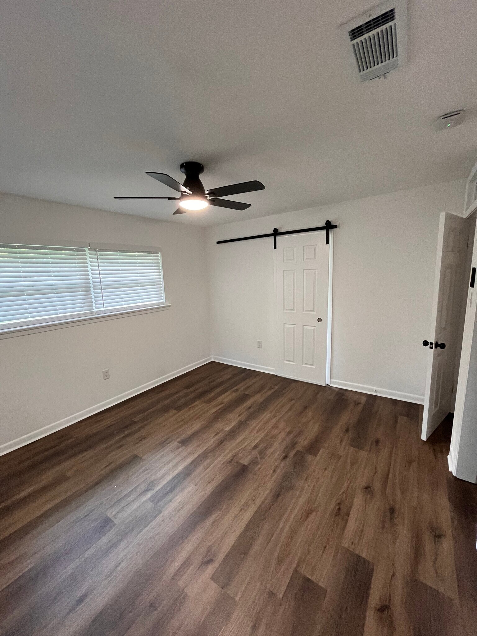 Building Photo - 745 Westbrook Dr