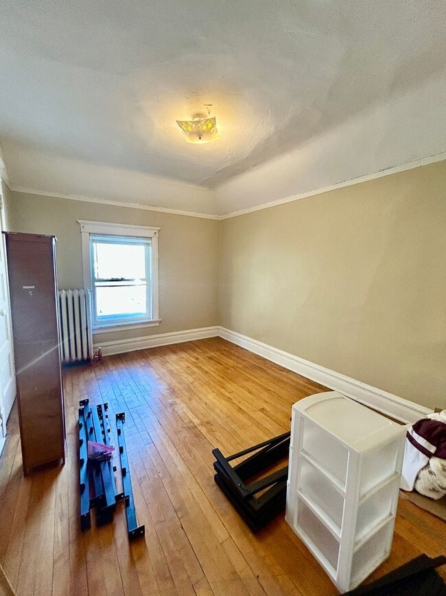 Building Photo - AVAILABLE JUNE 1st - Great 4 Bed, 1 Bath in East Duluth!