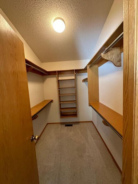 Building Photo - 200 Sienna Dr