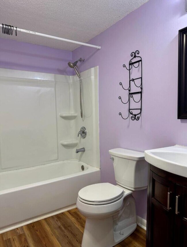 Building Photo - 2516 Hinson Rd