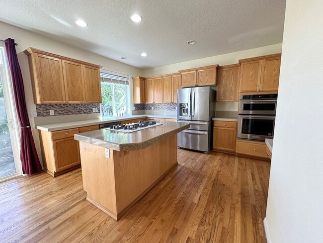 Building Photo - 4 Bedroom Bethany Home with Office on Main Level!