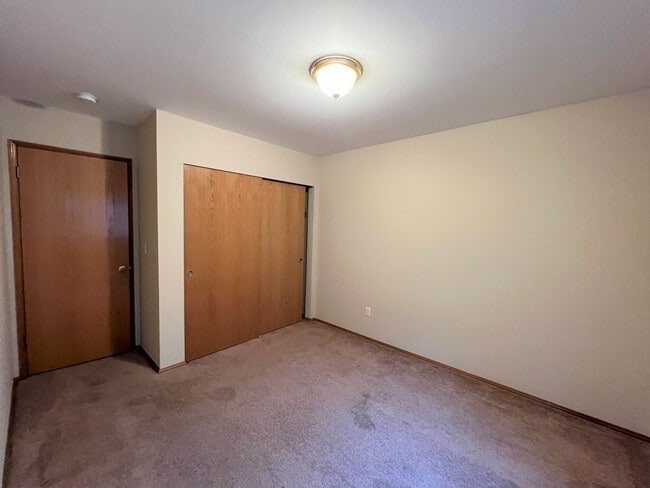 Building Photo - Single Story 2 Bdrm Duplex - Avail Now!