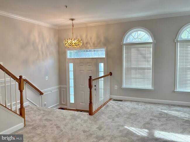 Building Photo - 300 Garden View Square