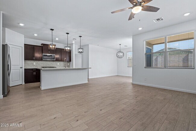 Building Photo - 16006 W Cottontail Ln