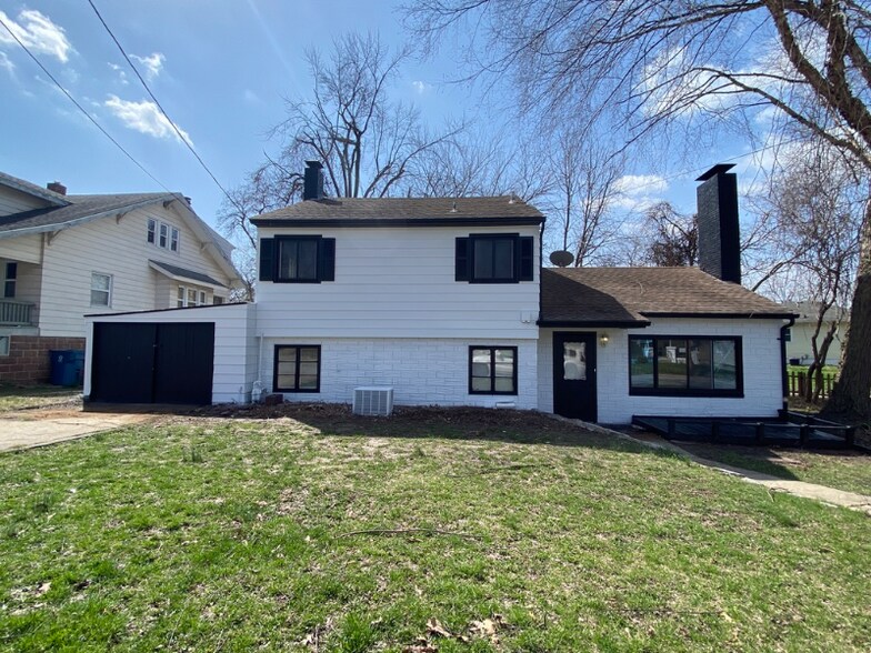Building Photo - 3325 Brown St