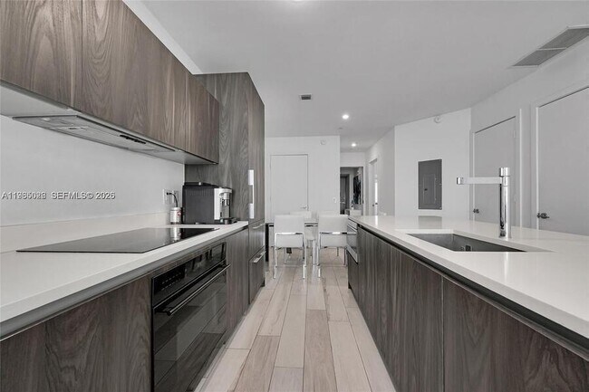 Building Photo - 480 NE 31st St