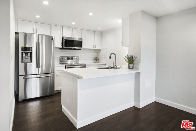 Building Photo - 10535 Wilshire Blvd