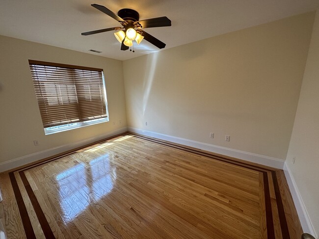 Building Photo - 8 Grant St