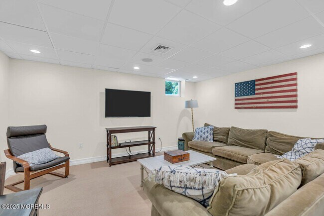 Building Photo - 420 Tuttle Ave