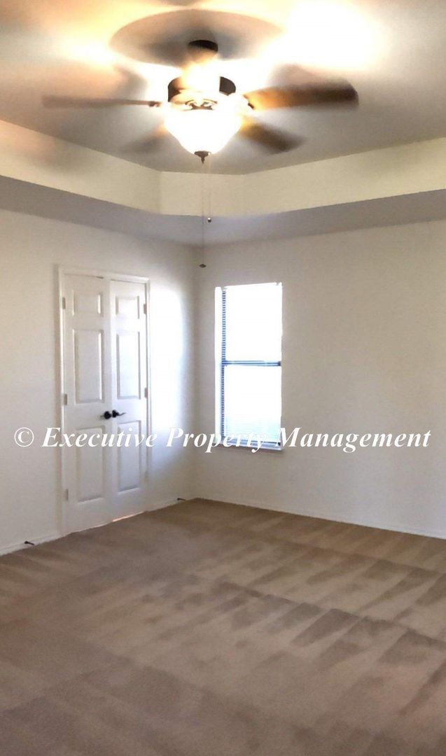 Building Photo - 2401 Terry Dr