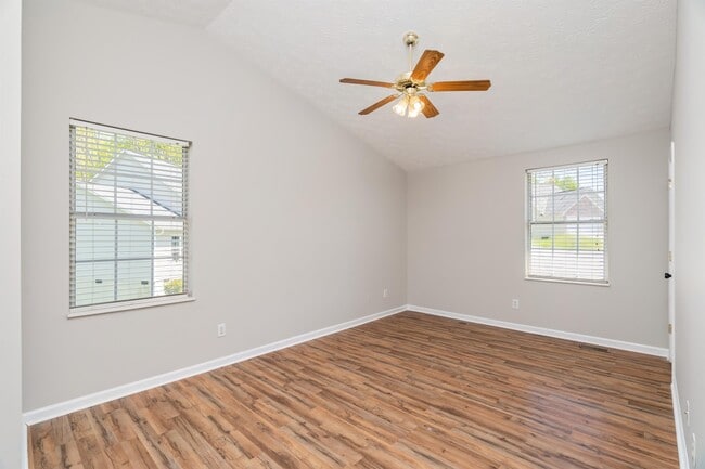 Building Photo - 8295 Oak Terrace Ln