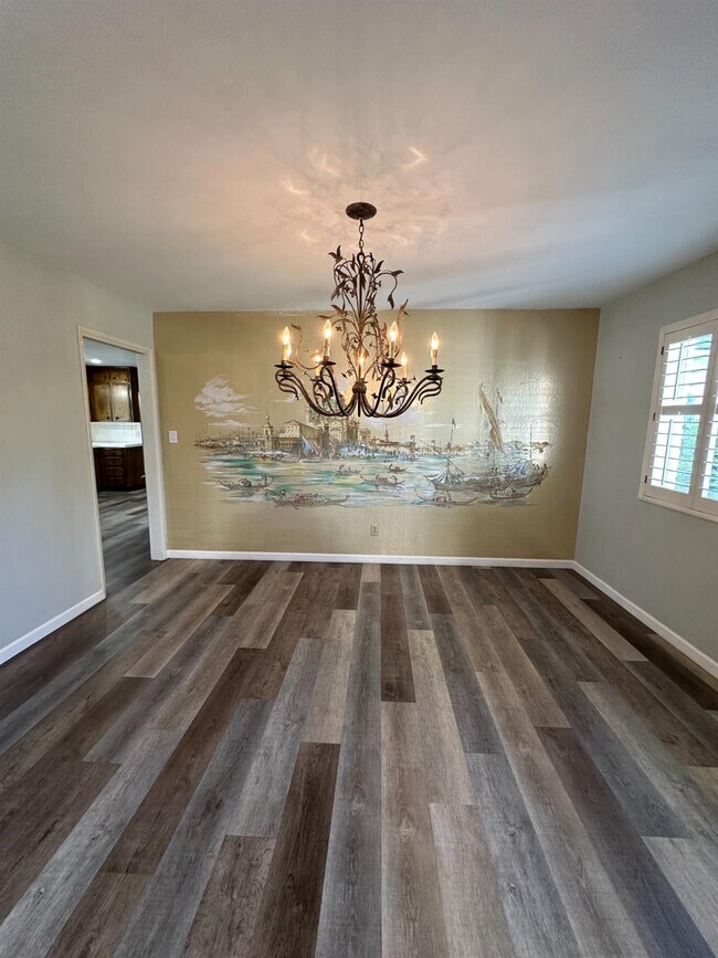 Building Photo - 1310 W Magill Ave