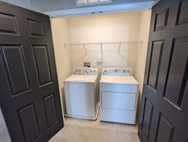 Building Photo - Two Level END UNIT condo in East of Market...
