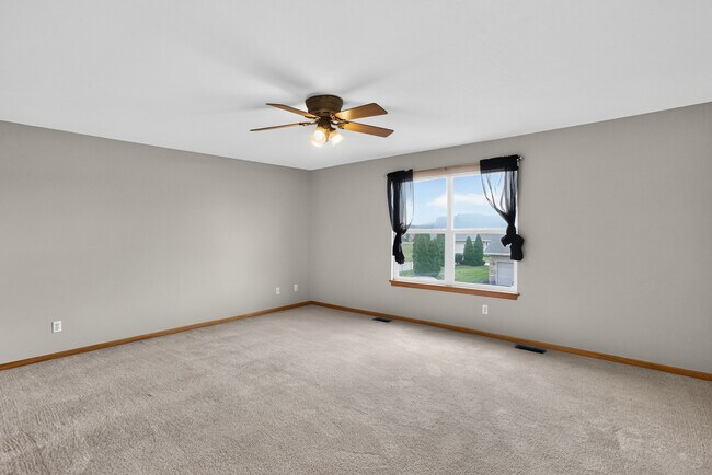 Building Photo - 1110 Rose Dr