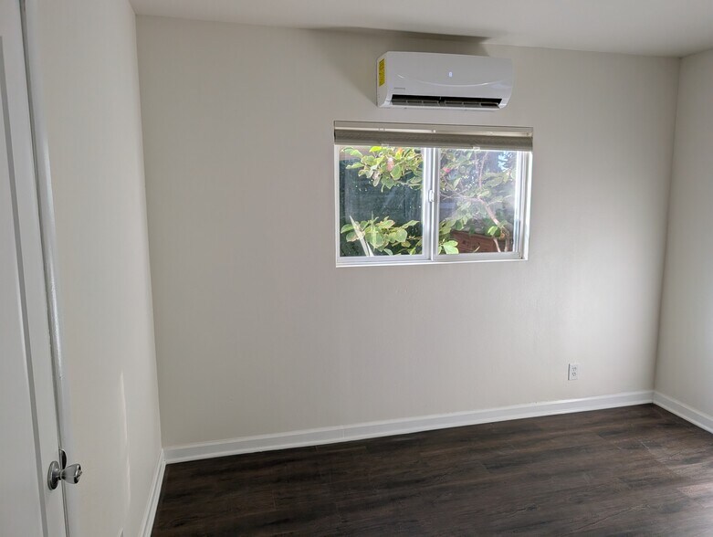 Unit B - MBR Window 3 - 5011 Stacy St