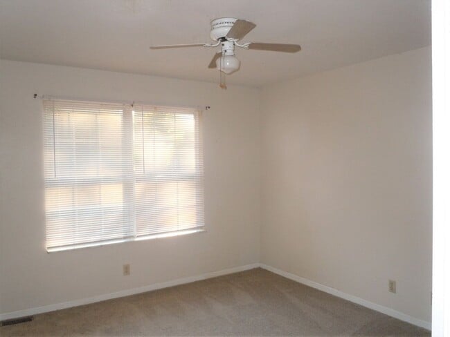 Building Photo - Two Bedroom Duplex with Modern Kitchen, 1 1/2 Baths and Garage!