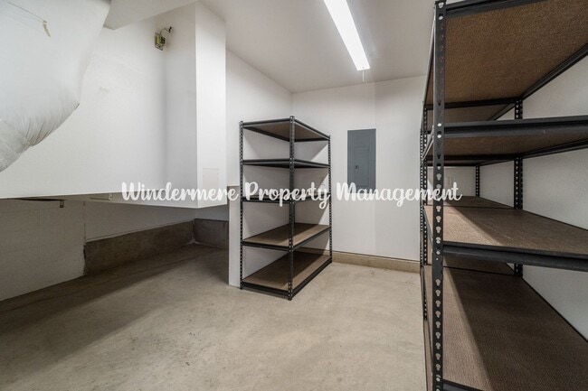 Building Photo - Beautifully Remodeled 2 bedroom in convenient location, private balcony, over sized garage, A/C a...