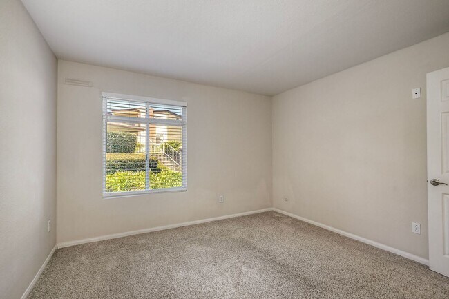 Building Photo - 432 Edgehill Ln