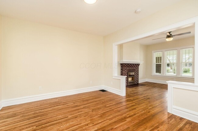 Building Photo - 228 E Kelso Rd