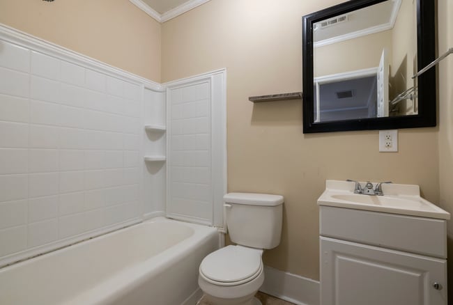 Building Photo - Walk to Campus! Downtown Apartment Available!