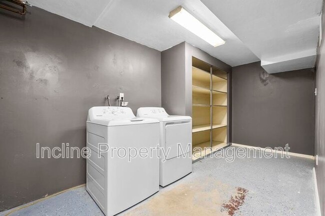 Building Photo - 10551 Violet Dr