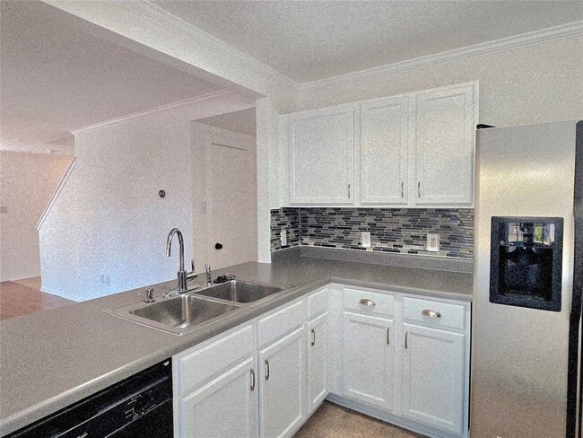 Building Photo - 1002 Keeshond Pl