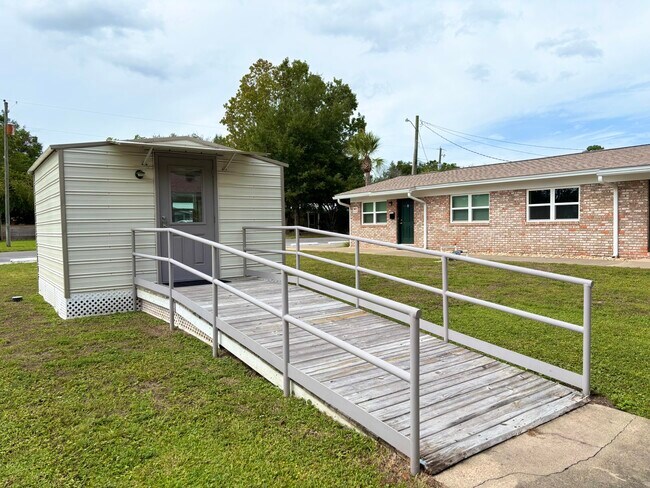 Building Photo - 715 Greenwood St