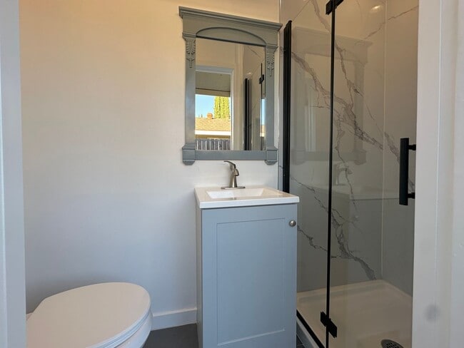 Building Photo - Beautiful 4 Bed / 3 Bath Home in Garden Grove For Rent