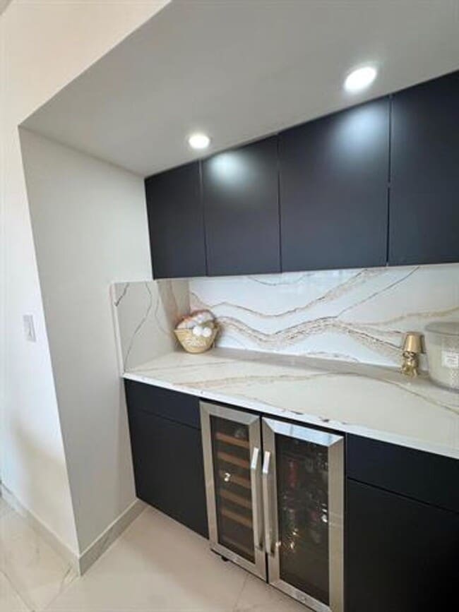 Building Photo - 20515 E Country Club Dr