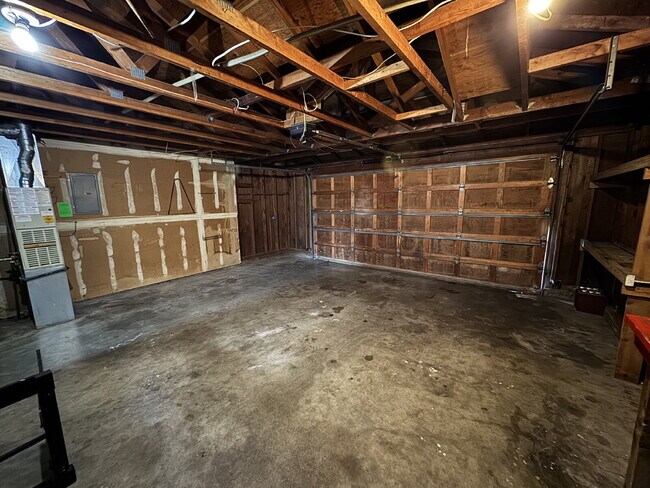 Building Photo - Lake Oswego 3 Bedroom House