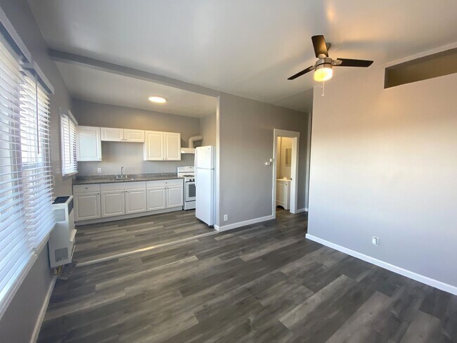 Interior Photo - 2042-2046 International Blvd