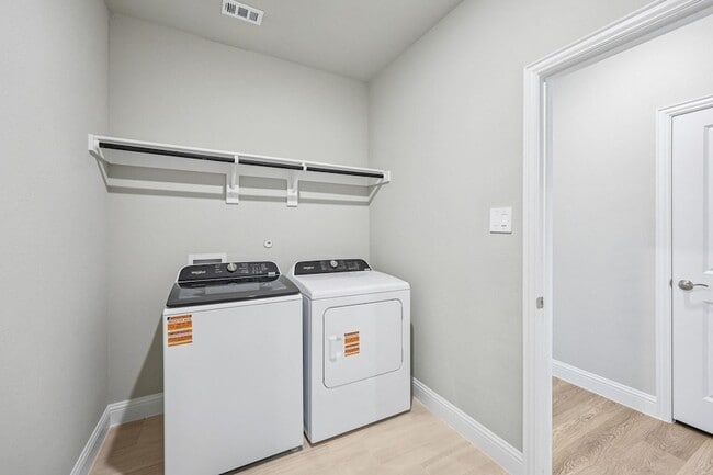 Building Photo - 409 Midnight Oak Dr