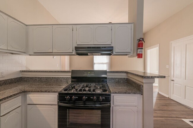 Building Photo - 1 bed/1 bath house for rent close to Downtown Augusta, with off-street parking!