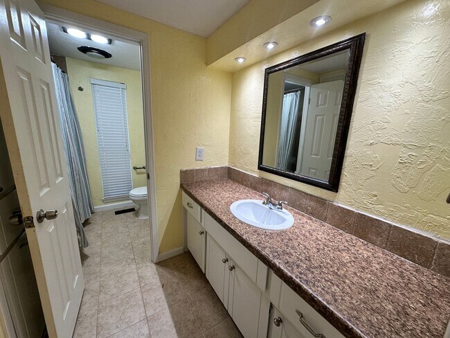 Building Photo - FOR RENT: Charming 3-Bedroom, 2-Bath Home in Yukon! - Move In Deposit-Free! (If Qualified)